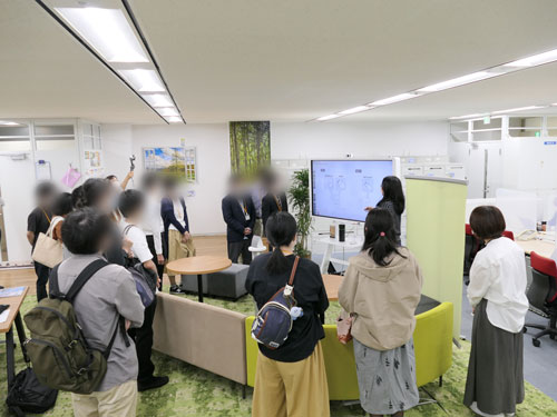 参观“ViCreA”的参加者